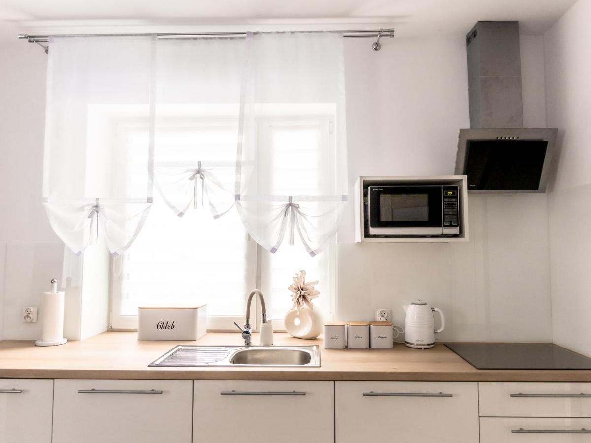 Apartament Pod Lasem Appartement Oldrzychowice Klodzkie Buitenkant foto