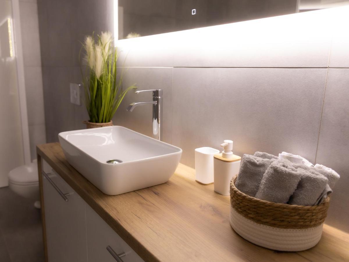 Apartament Pod Lasem Appartement Oldrzychowice Klodzkie Buitenkant foto