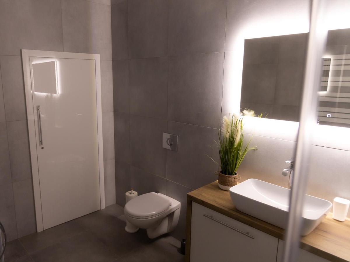 Apartament Pod Lasem Appartement Oldrzychowice Klodzkie Buitenkant foto