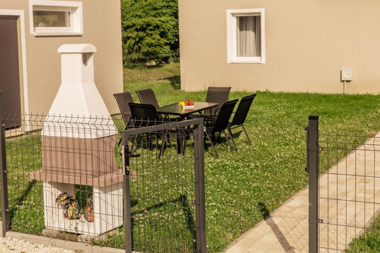 Apartament Pod Lasem Appartement Oldrzychowice Klodzkie Buitenkant foto