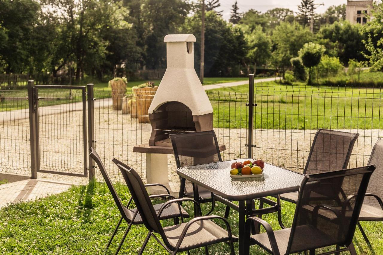 Apartament Pod Lasem Appartement Oldrzychowice Klodzkie Buitenkant foto