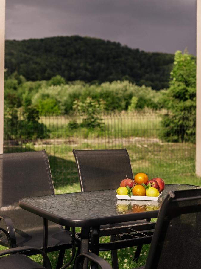 Apartament Pod Lasem Appartement Oldrzychowice Klodzkie Buitenkant foto